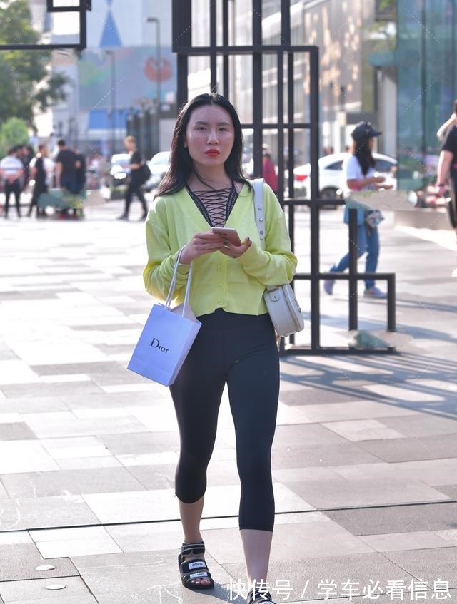 半长裤 荧光黄针织衫搭配网状内搭,性感时髦,成熟大气的时尚运动风!