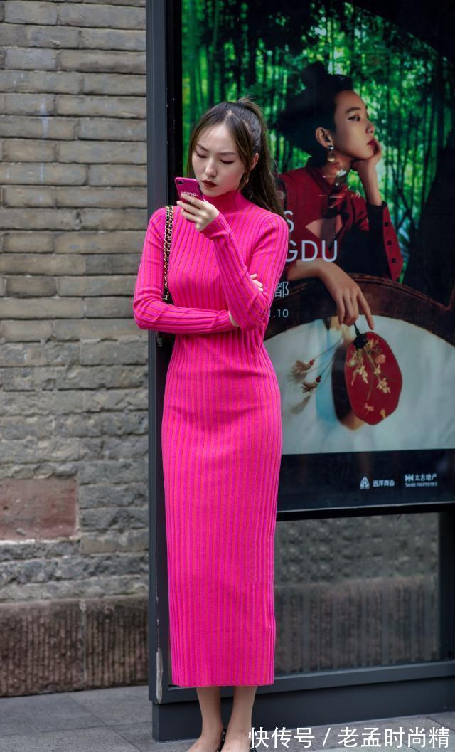 篮球鞋 街拍:深秋时节,这些美女选择红色服饰搭配,让自己的秋装甜美又减龄