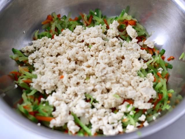 萝卜|炸丸子只知道用面粉,加上它,炸出来的丸子外酥里嫩,凉了也不硬