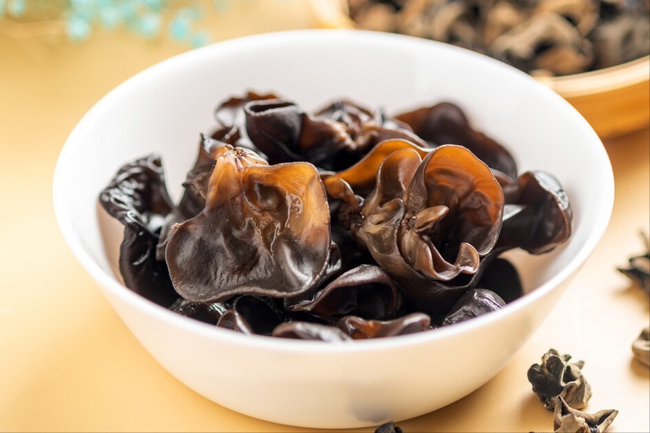 泡木耳，用冷水泡是大错，记住2个诀窍，木耳泡发率高，又好又快！