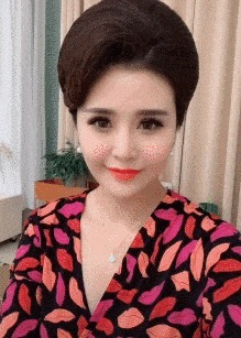 |搞笑GIF:是谁说喜欢苗条的妹子 你们看看这位美女怎么样?
