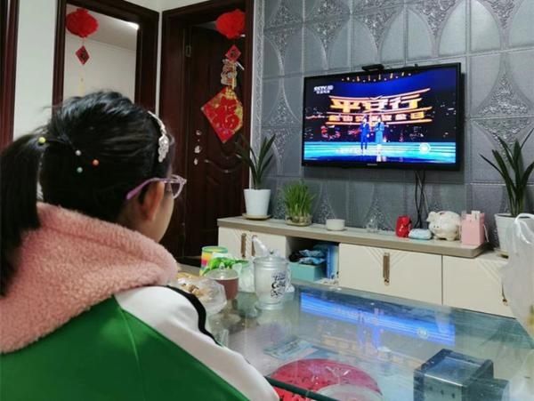  凤凰|市二实小凤凰城分校开展“学宪法 讲宪法 争做文明小学生”系列活动