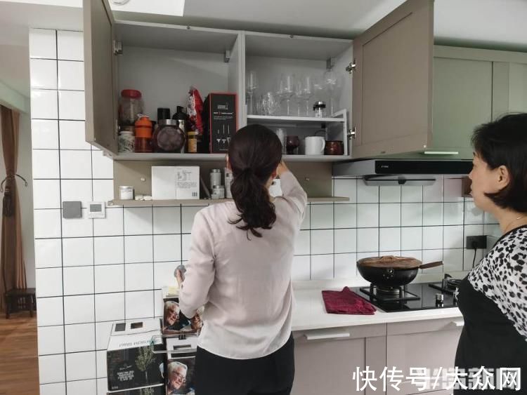 物品|只靠叠衣服，月入两三万？整理收纳师：既能忙淘金，也能帮收心