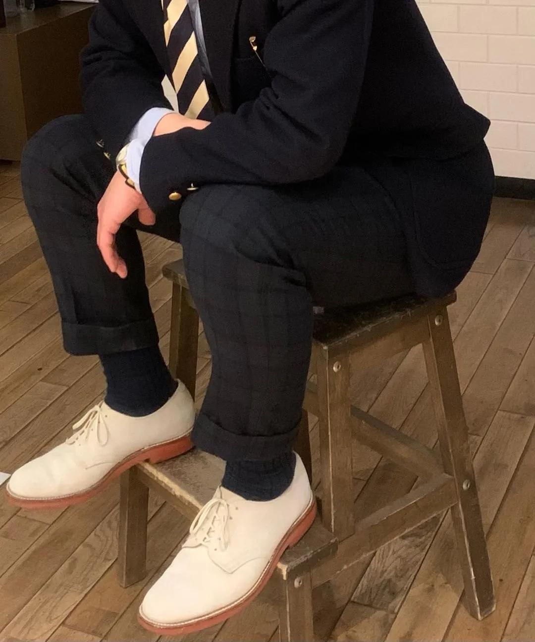 到底是什么人，敢穿白皮鞋？