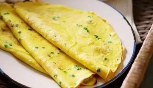 美食优选：芹菜炒鱿鱼，芹菜炒牛肉丝，葱花鸡蛋饼，蒜泥五花肉的做法