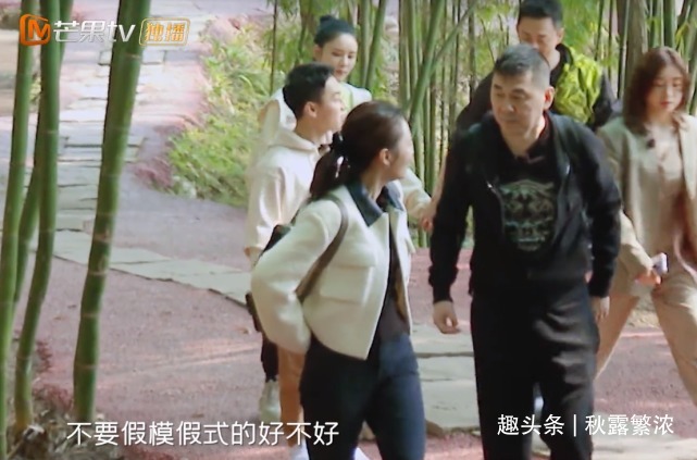 陈建斌|老公弯腰给秦海璐穿鞋,蒋勤勤3度不给老公面子,撒娇女人最好命