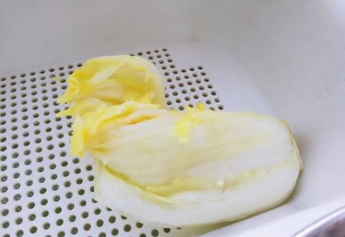 【食物恋】韩国朋友教我的辣白菜做法，酸爽开胃，正宗得很