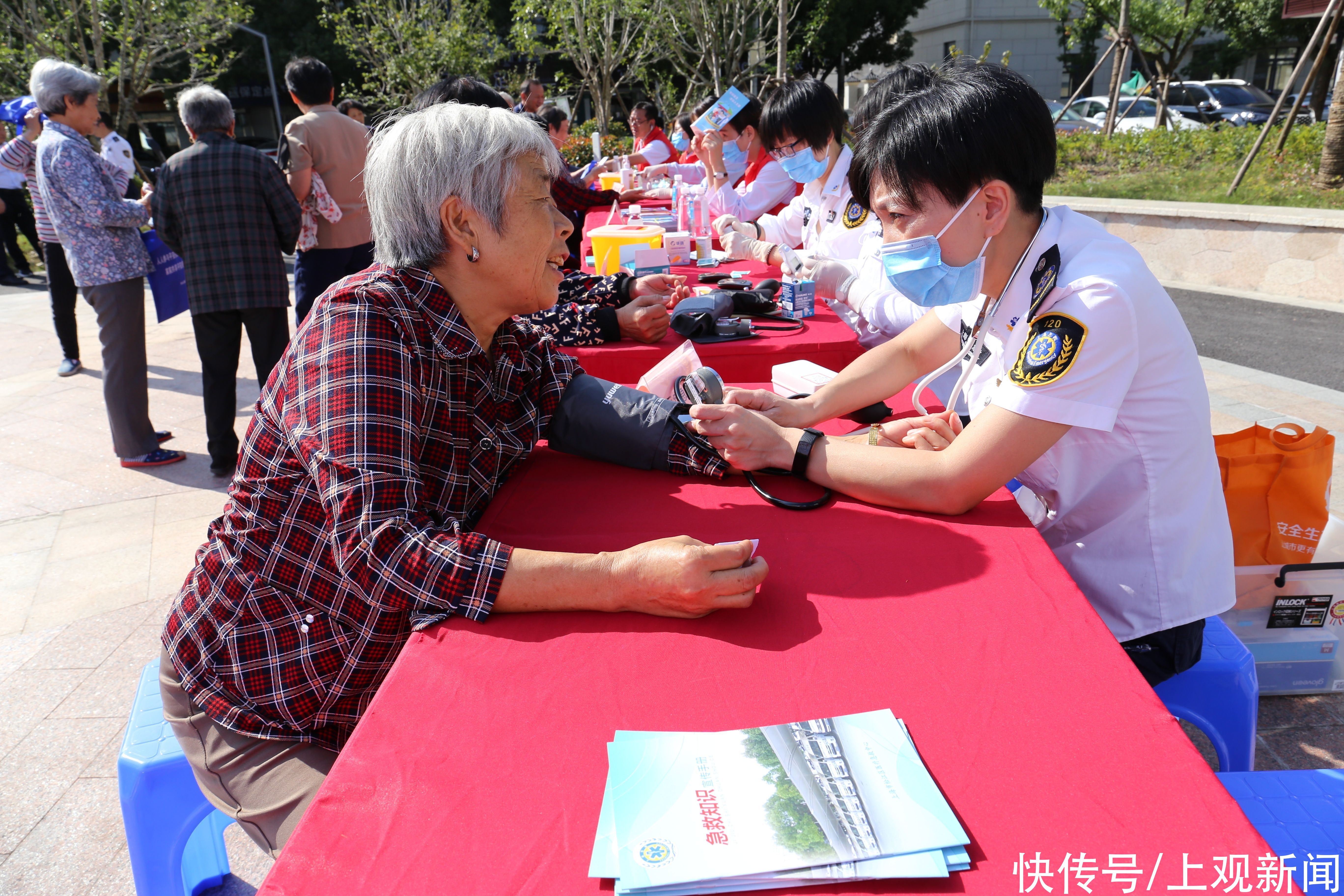 党组织|党旗在飘扬丨聚合优质医疗资源，提升医疗服务水平，松江区以医联体党建联盟为载体，不断推进卫生健康事业高质量发展