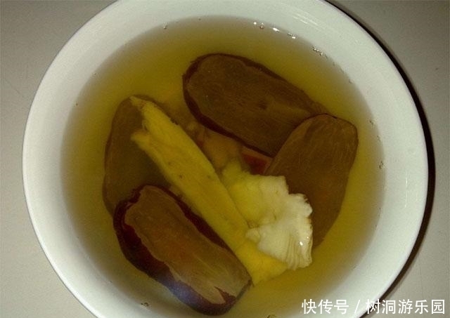  助于|立冬后，女性年过40岁，经期多喝3种水，排毒素，延缓衰老