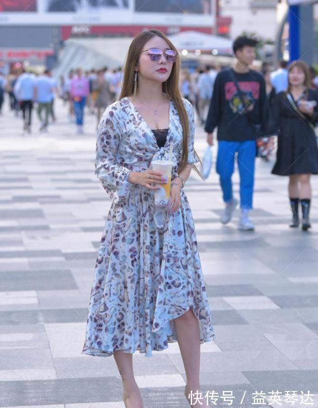 墨镜 连衣裙颜色不够丰富,一个彩色墨镜才是凸显“时尚”的亮点!