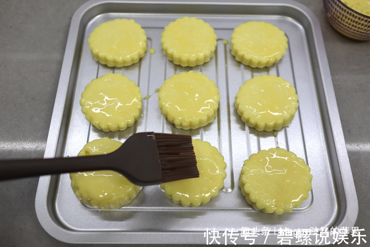 1碗面粉1个鸡蛋，不用打发不用揉面，拌一拌做出传统英国小点心