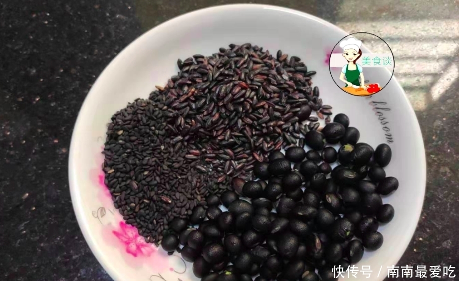 三種黑色食材一起煮，女人一周吃4次，補(bǔ)足氣血，體質(zhì)變好氣色佳