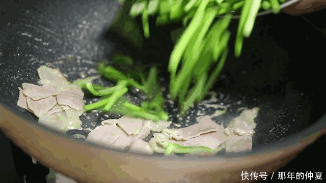 有人|炒蒜苔,有人焯水有人直接炒,不对,教你蒜苔又脆又入味的做法