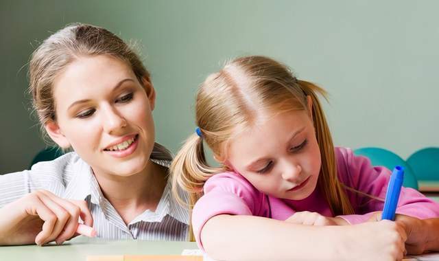 孩子|孩子上下学由谁来接送,反映了家庭不同状态第四种家庭最幸福