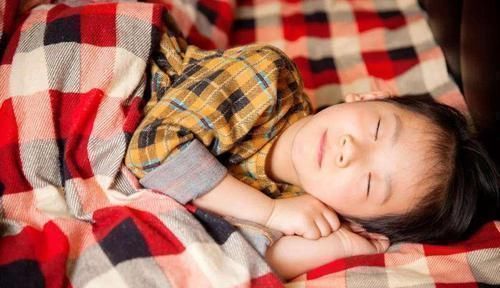 睡眠|哈佛大学研究发现:孩子在2个“黄金期”睡觉,更有助于大脑发育