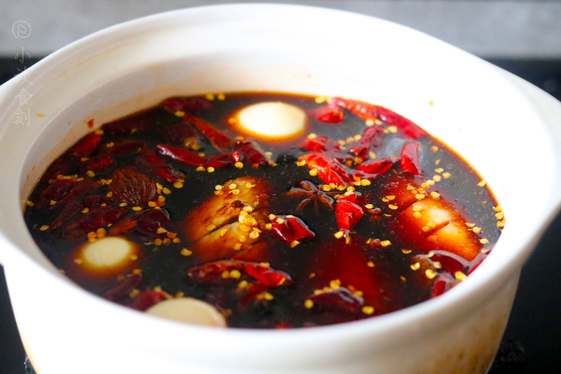 鸡蛋,还在蒸着吃?教你这样炖一锅,天冷吃补充能量,营养十足