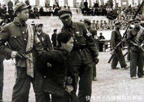 抓捕|建国后,毛主席第一个起草急电要抓捕的,是一位73岁的小学校长