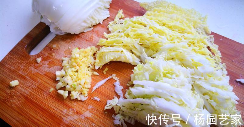 天冷了,这道炖鱼收藏好,营养极高,热乎乎端上桌,补气又暖胃!