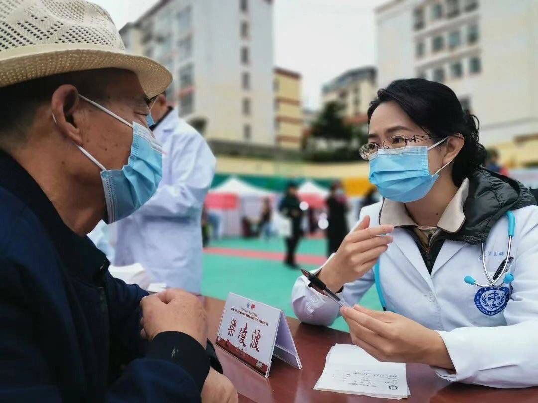 义诊|名医上高原一场“家门口”的专业医疗服务来到了阿坝黑水
