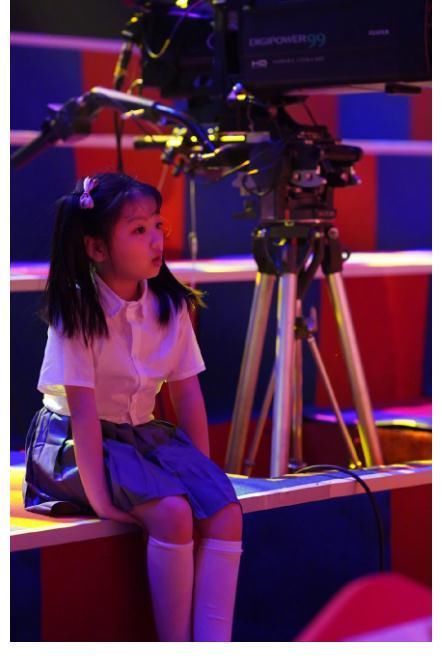 还记得《爸爸去哪儿》的阿拉蕾吗?董力晒出合照,模样变这样了