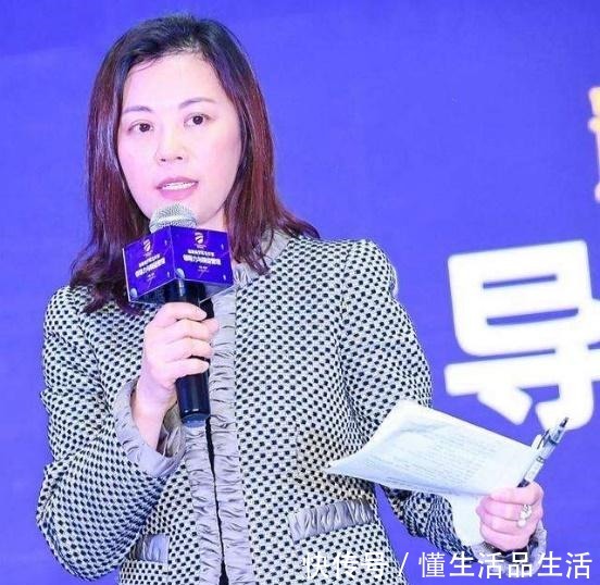 主持人|前央视著名才女姜丰,修改国籍为爱远嫁,如今离婚后过的怎样