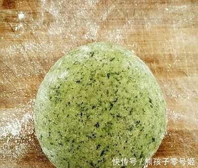 这农村这种带刺的野菜,很多人不认识他,原来它是一个美食