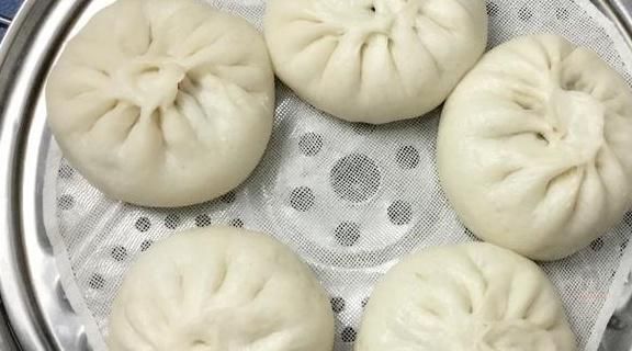 香菇|老阿姨手把手教您在家蒸包子，3个小诀窍，包子又白又松软