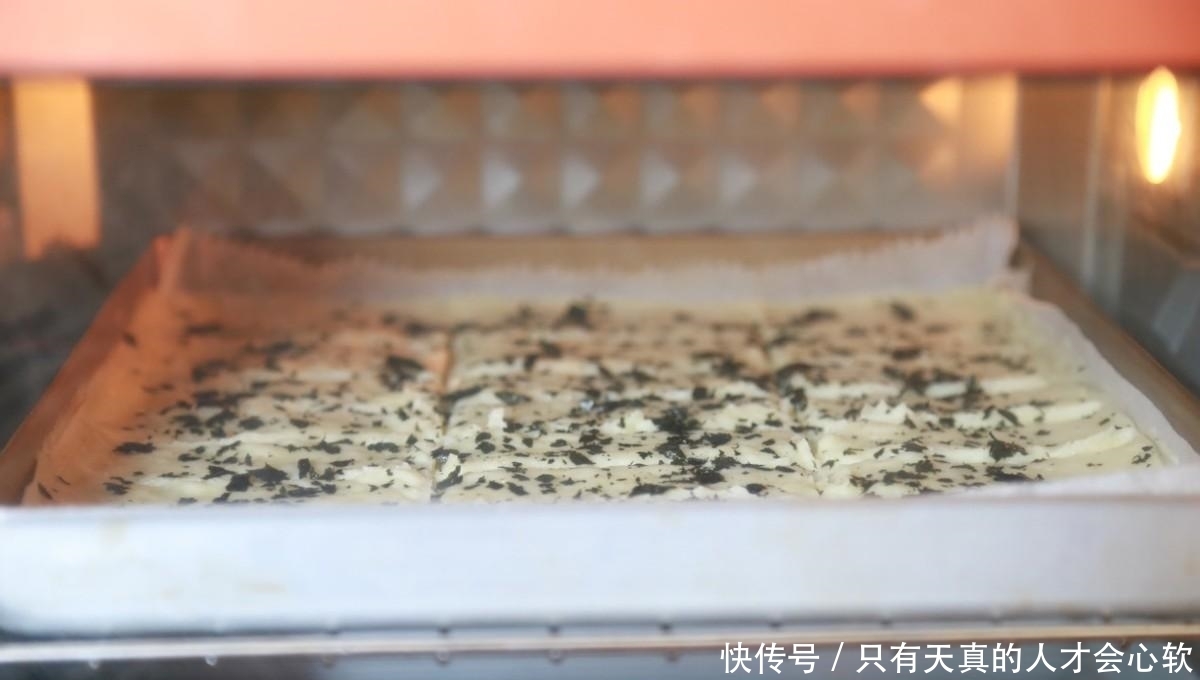 土豆|做好的土豆泥放入烤箱烤一烤，加入海苔碎，鲜美软糯又好吃