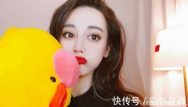 皮肤|为什么你天天冒痘痘,别人脸上却很光滑做好这4点你也不长痘