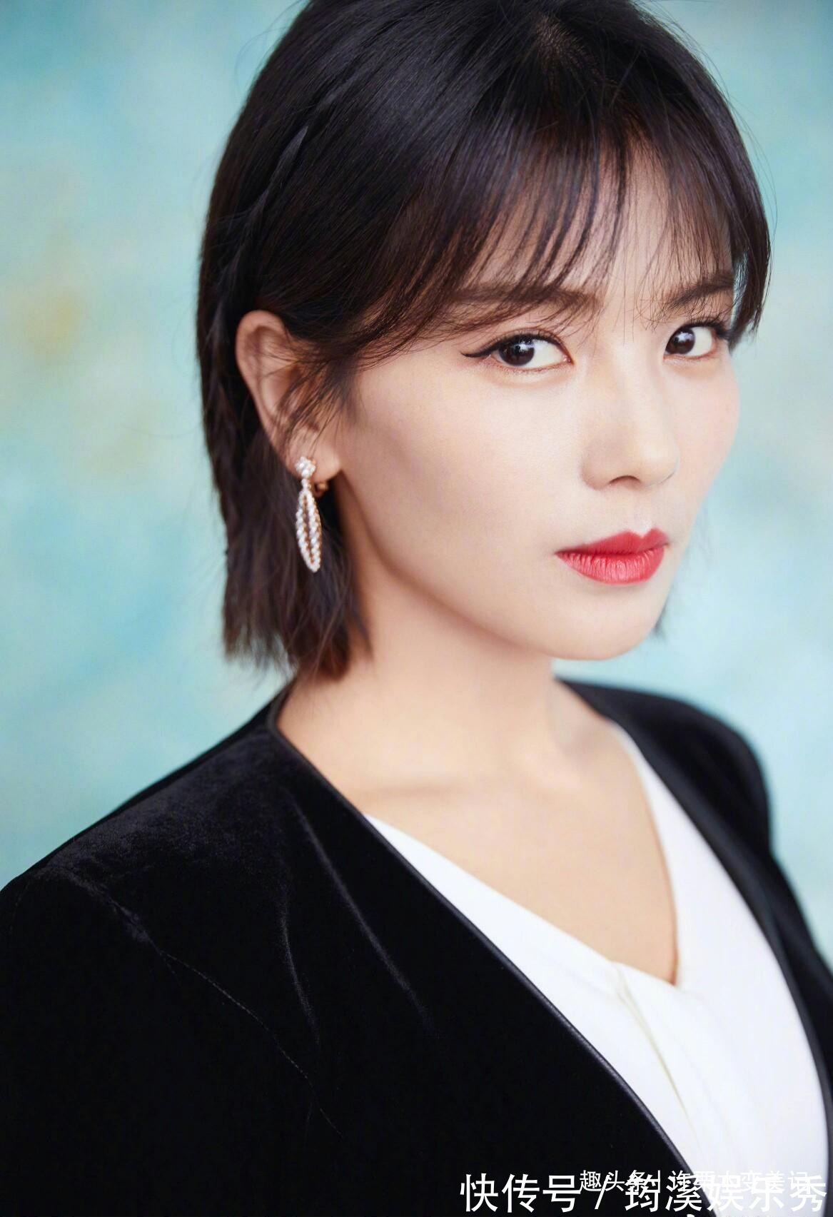 锁骨 奔五的女人尽量别留长发、烫卷发,推荐这5款发型,太减龄了