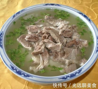 炖羊肉时，谨记“一要三不放”，羊肉鲜嫩无腥味，肉汤鲜美香浓