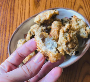 这样酥炸生蚝，外酥里嫩，生蚝的汤汁完全保留