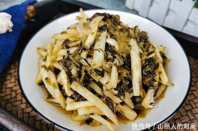 月份|8月份,这菜上市了,生长在水中,不是藕,味道鲜美,口感爽嫩