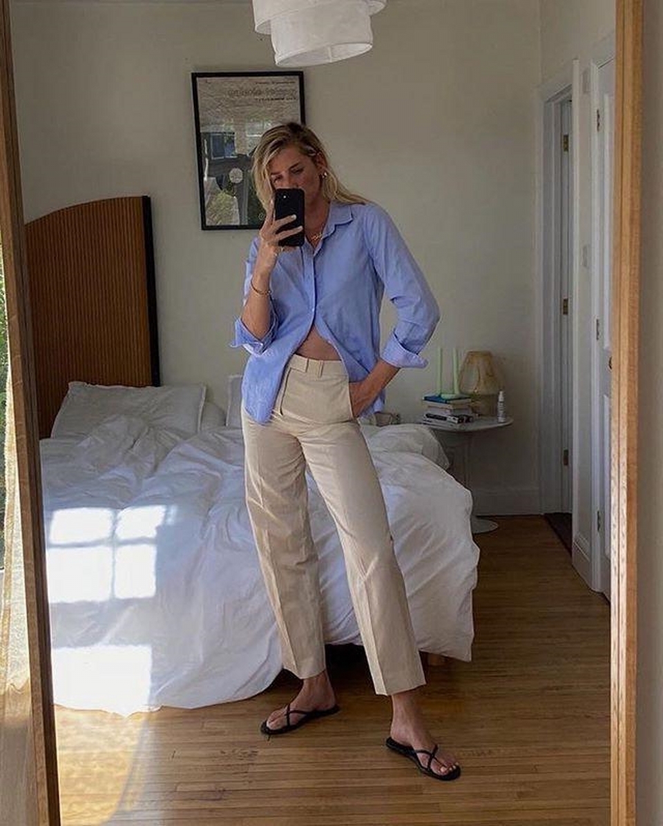 路人街拍,靓女穿一件修身吊带短衫,优雅干练