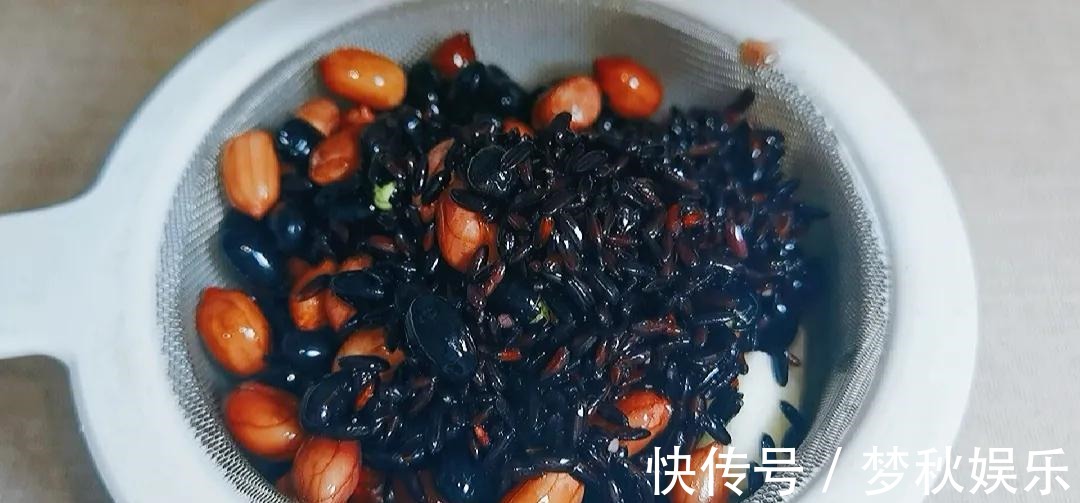 红枣核|96岁爷爷吃了40年的养生配方,头发黑人也精神,快为父母收藏起来