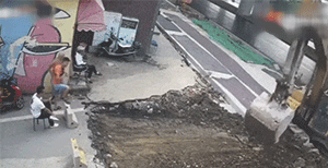 |搞笑GIF:别手贱在女友面前疯狂试探,不信你看