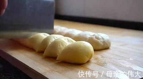 发面|早餐不用出去买了,教你在家做酥皮小糖饼,不用发面,简单又省事