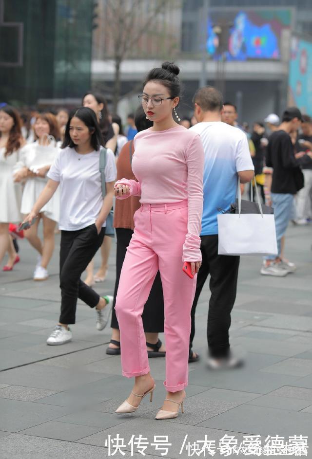女生们|气质女生真会穿，选择休闲减龄的西裤穿搭，让造型显得干练又俏美