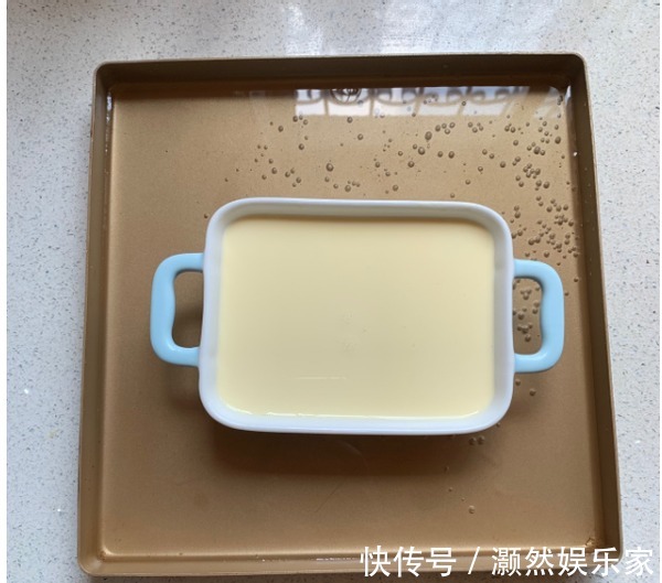 烤箱|1个鸡蛋1盒奶，搅一搅烤一烤就上桌，蓬松柔软，比蛋糕还好吃