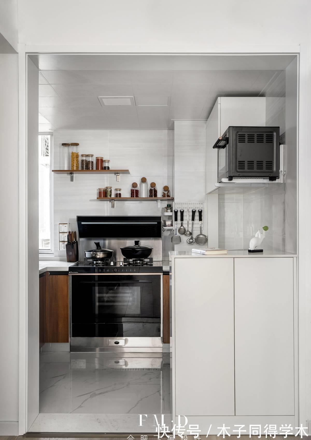 地柜|全家人都满意的厨房:用这套“2+2+2”橱柜布局法,1㎡能当2㎡用