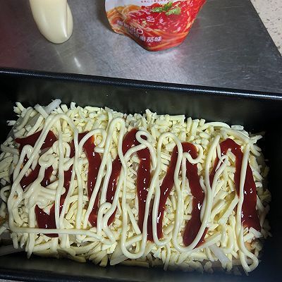 沙拉肉松芝士面包