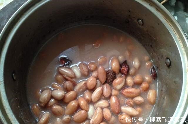 素菜|鸡蛋干拌花生米,别看是素菜,配上一杯小酒美的很