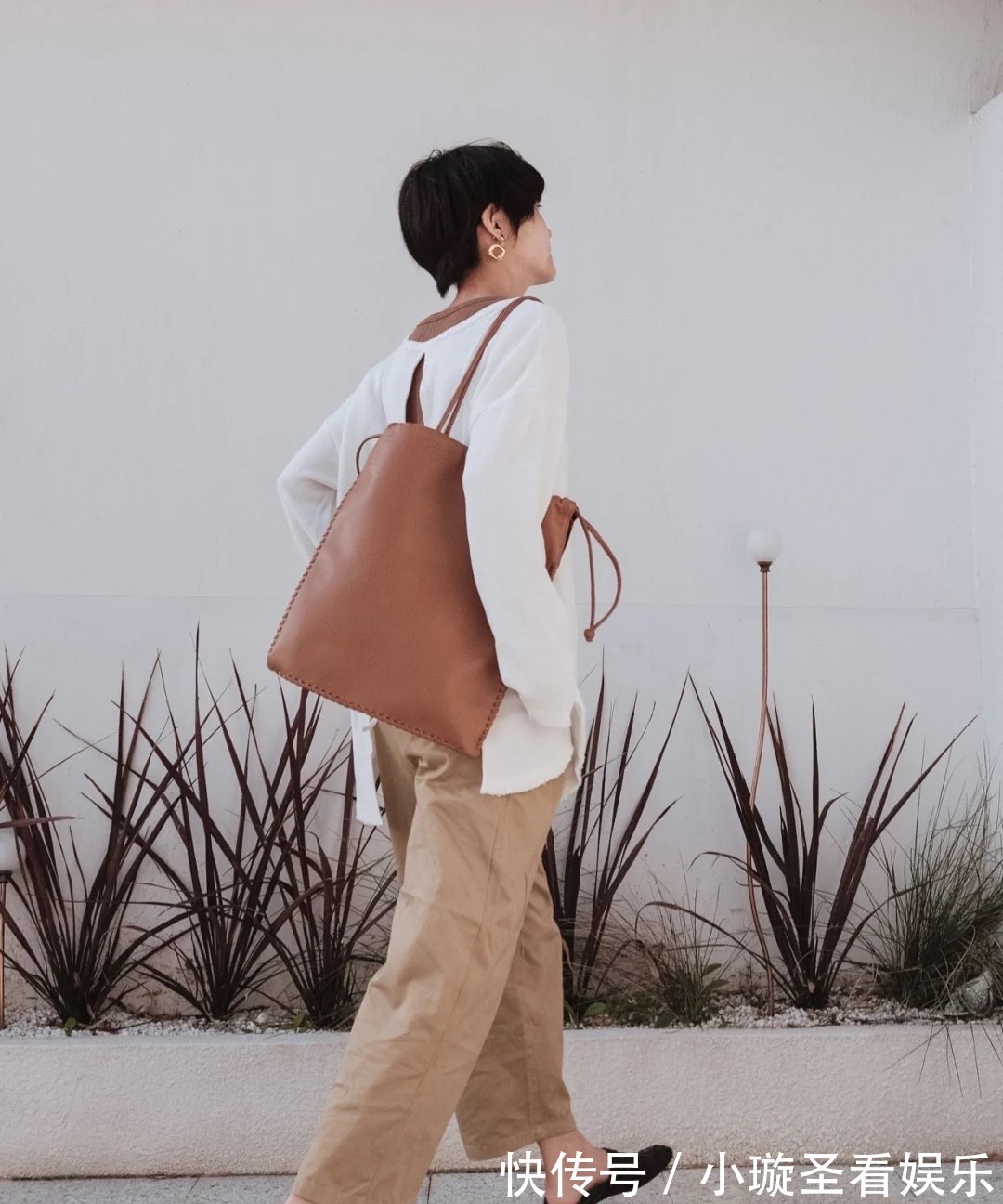 女人|今年火了一条裤子叫:卡其裤,高级知性,很适合三四十岁的女人