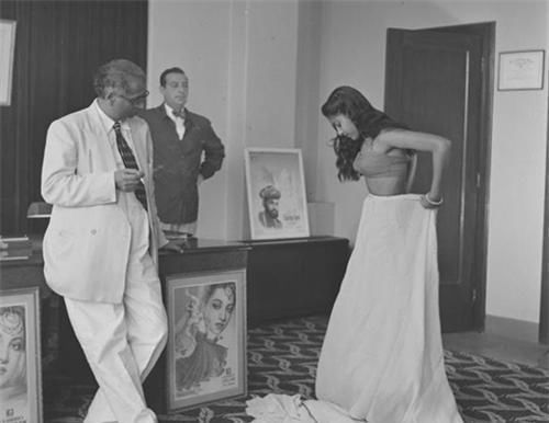 颜值|印度导演面试女明星旧照:颜值惊艳,面试过程揭开了宝莱坞的黑暗