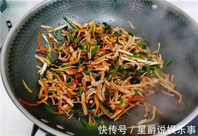 新手|只需四步,就能在家的鱼香肉丝做法,方法简单易学,新手一看就会