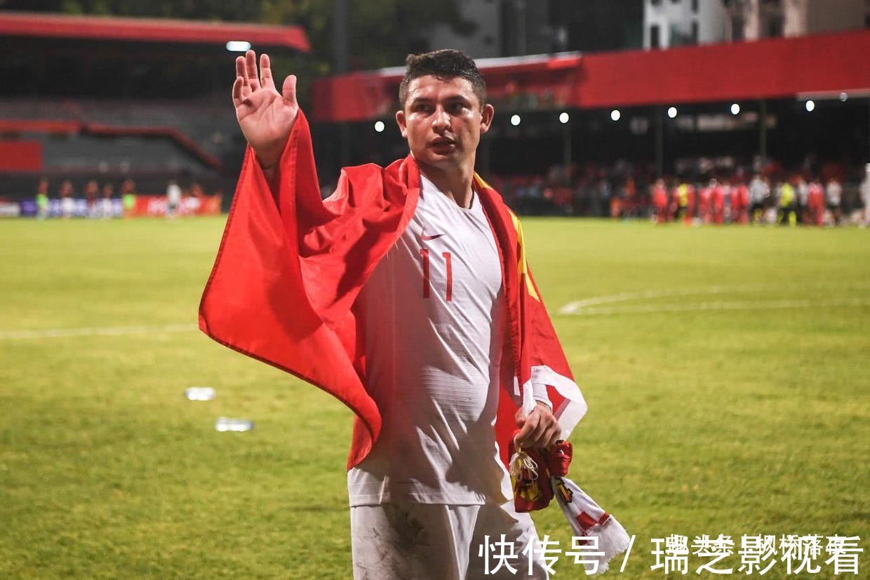 奥斯卡|国足胡尔克诞生!32岁锋霸主动求变激活武磊,早该这么踢了!