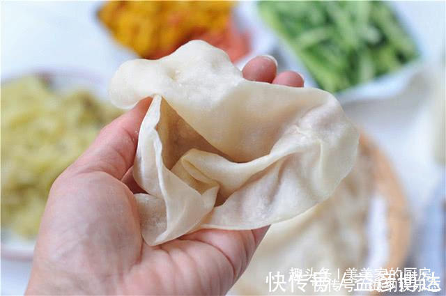 又薄又软的水烙馍,其实很简单,不用煎不用烙,卷菜卷肉都好吃!