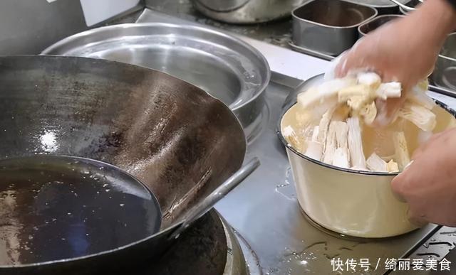 炒腐竹我从不用清水泡,教你一招,3分钟腐竹全泡开,又滑又嫩
