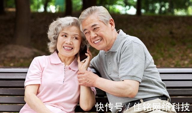 打理 年过七十就别再纠结要不要染发,显老的不是白发,是不适合的发型!