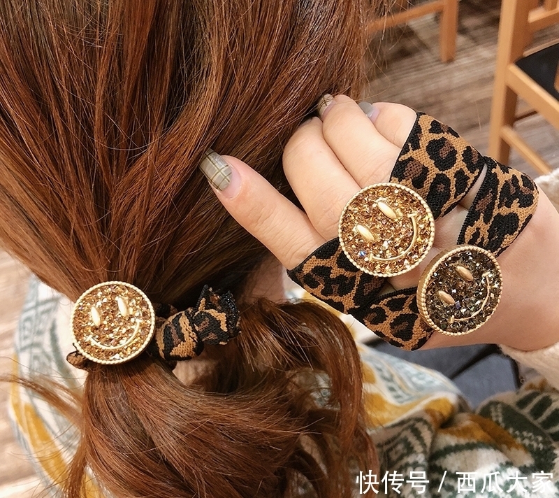 新发现一种发圈：叫“丸子头发圈，洋气减龄还不贵，回头率嗷嗷的